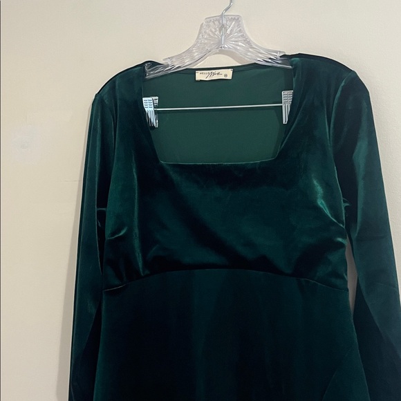 Pink Blush Forest Green Velvet Long Sleeve Side Slit Maternity Dress - Picture 6 of 10